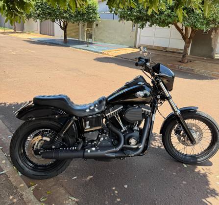 HARLEY-DAVIDSON DYNA STREET BOB 